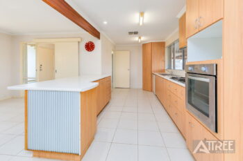 Listing image for 21 Ailsworth Court, Thornlie  WA  6108