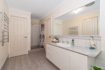 Listing image for 142 Lakeside Drive, Helena Valley  WA  6056