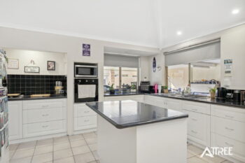 Listing image for 6 Ambassador Court, Thornlie  WA  6108