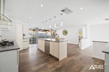 Listing image for 4 Ferntree Close, Thornlie  WA  6108