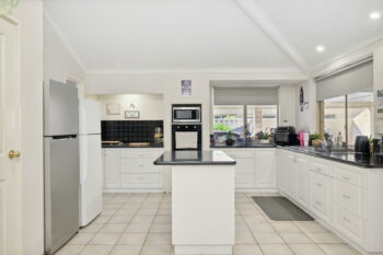 Listing image for 6 Ambassador Court, Thornlie  WA  6108