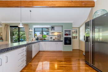 Listing image for 10 Pinewood Walk, Canning Vale  WA  6155