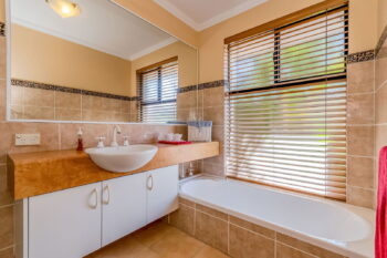 Listing image for 10 McInnes Way, Canning Vale  WA  6155