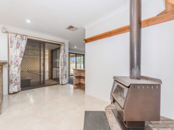 Listing image for 724 Warton Road, Treeby  WA  6164