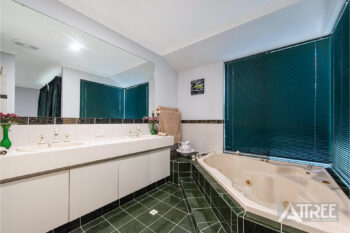 Listing image for 17 Pinewood Walk, Canning Vale  WA  6155