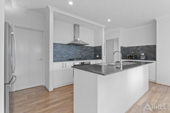 Listing image for 10 Dimer Way, Hammond Park  WA  6164