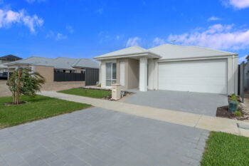 Listing image for 404 Torwood Avenue, Treeby  WA  6164