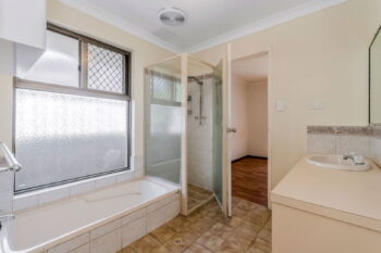 Listing image for 27 Ashburton Drive, Gosnells  WA  6110