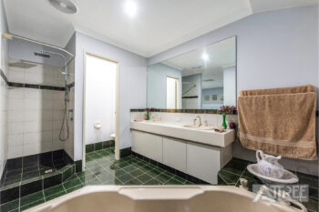 Listing image for 17 Pinewood Walk, Canning Vale  WA  6155