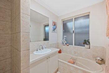 Listing image for 32 Kingsland Loop, Canning Vale  WA  6155