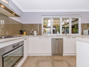 Listing image for 15 Empire Way, Thornlie  WA  6108